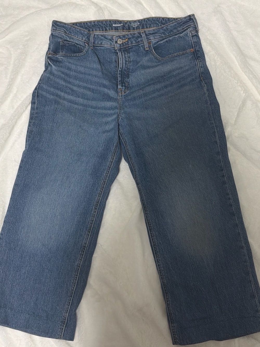 Old Navy Men's Relaxed-Leg Jeans in Mid/Dark Blue Wash